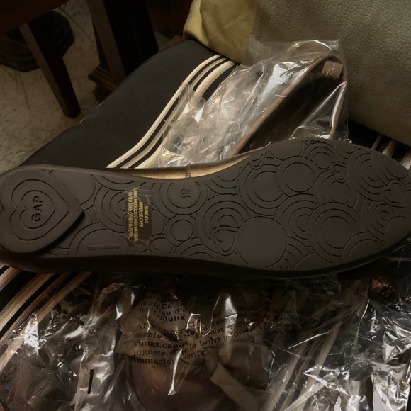 GAP || Bronze Ballet Flats with Bow; Size 8 1/2 - Picture 2 of 2